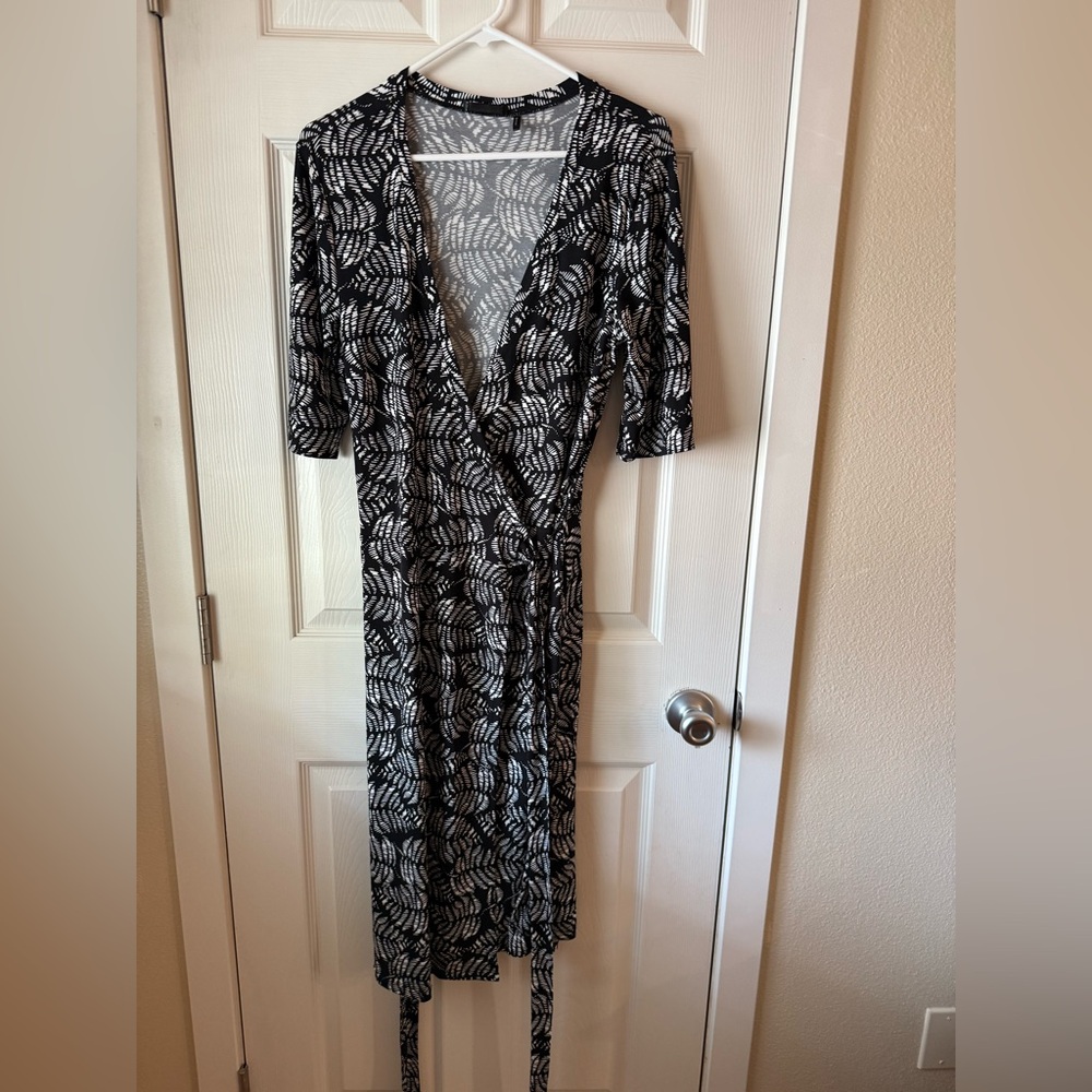 Sexy Black & White Tie Front Wrap Dress 😍
